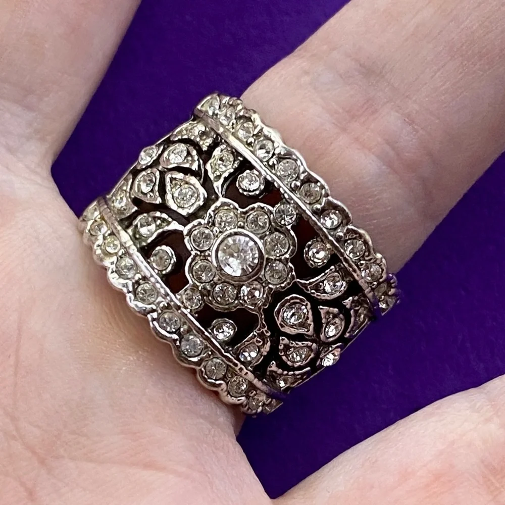 💛 Vintage Silver Statement Ring | Filigree Crystal Band | Bold Boho Glam Jewelry - Picture 6 of 7